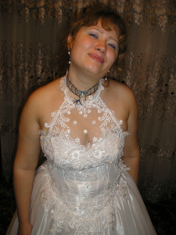 Пухлая баба в свадебном платье сосет фаллос 21 фото